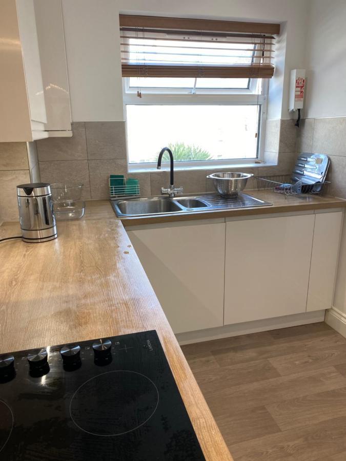 Bournemouth Beachfront Retreat 3 Bedroom 3 Bathroom Seaside B&B With Free Parking Kültér fotó