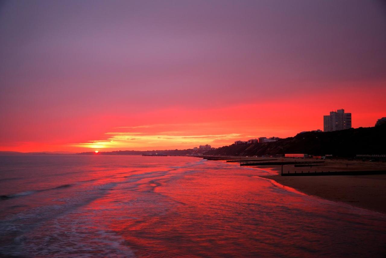 Bournemouth Beachfront Retreat 3 Bedroom 3 Bathroom Seaside B&B With Free Parking Kültér fotó