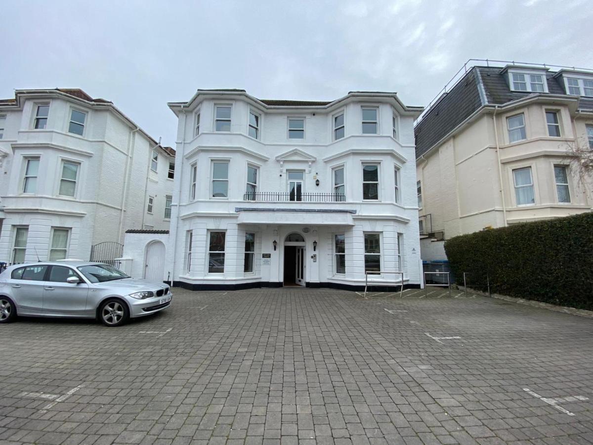 Bournemouth Beachfront Retreat 3 Bedroom 3 Bathroom Seaside B&B With Free Parking Kültér fotó