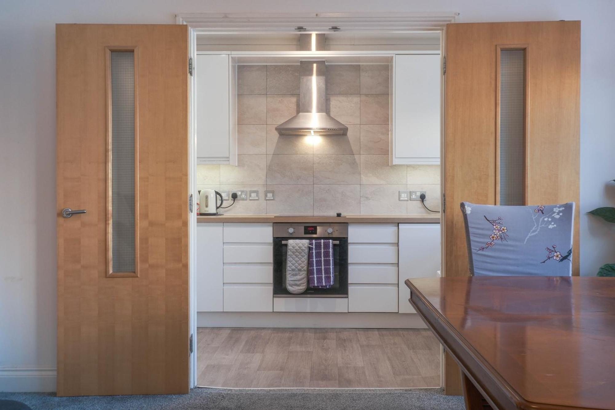 Bournemouth Beachfront Retreat 3 Bedroom 3 Bathroom Seaside B&B With Free Parking Kültér fotó