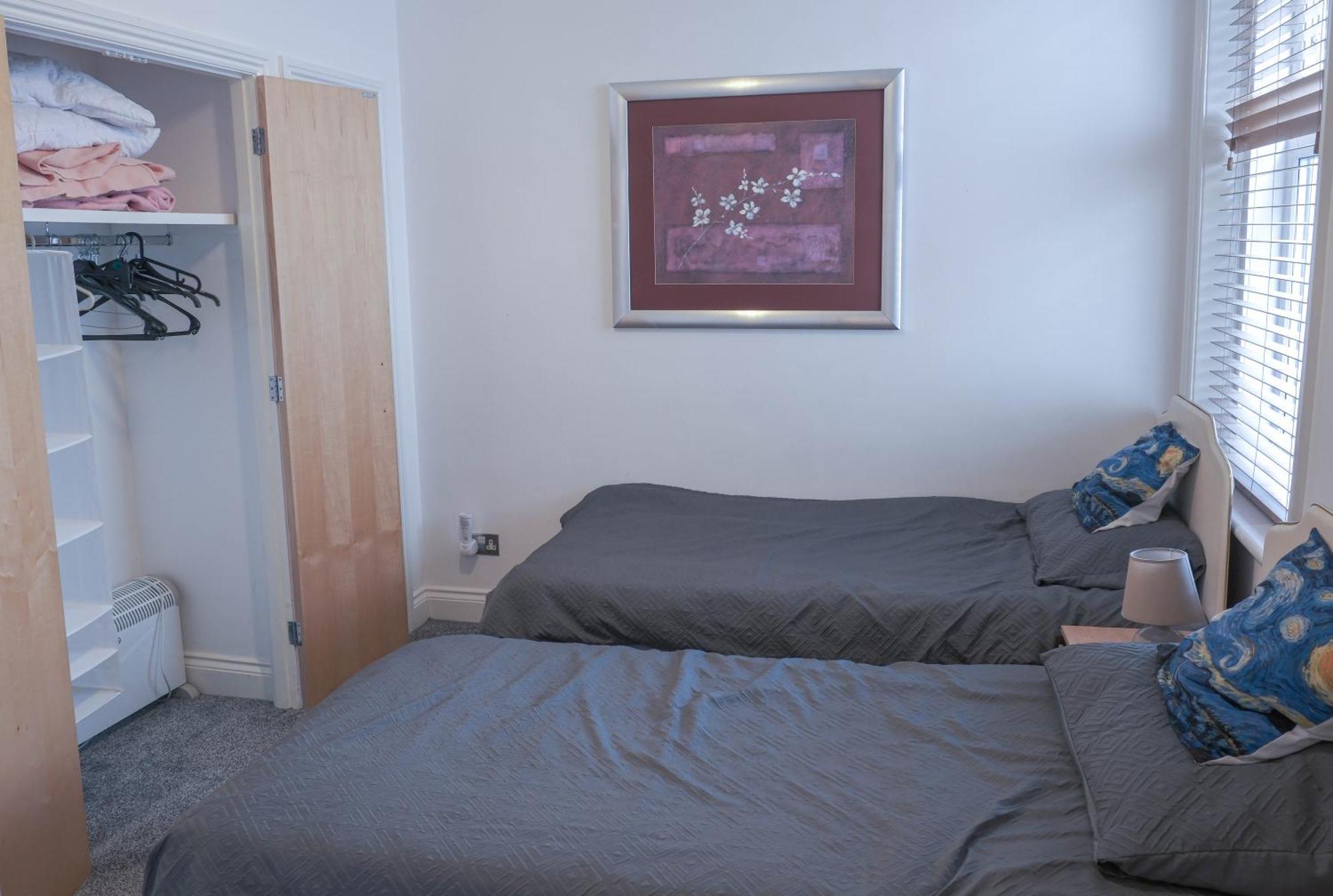 Bournemouth Beachfront Retreat 3 Bedroom 3 Bathroom Seaside B&B With Free Parking Kültér fotó