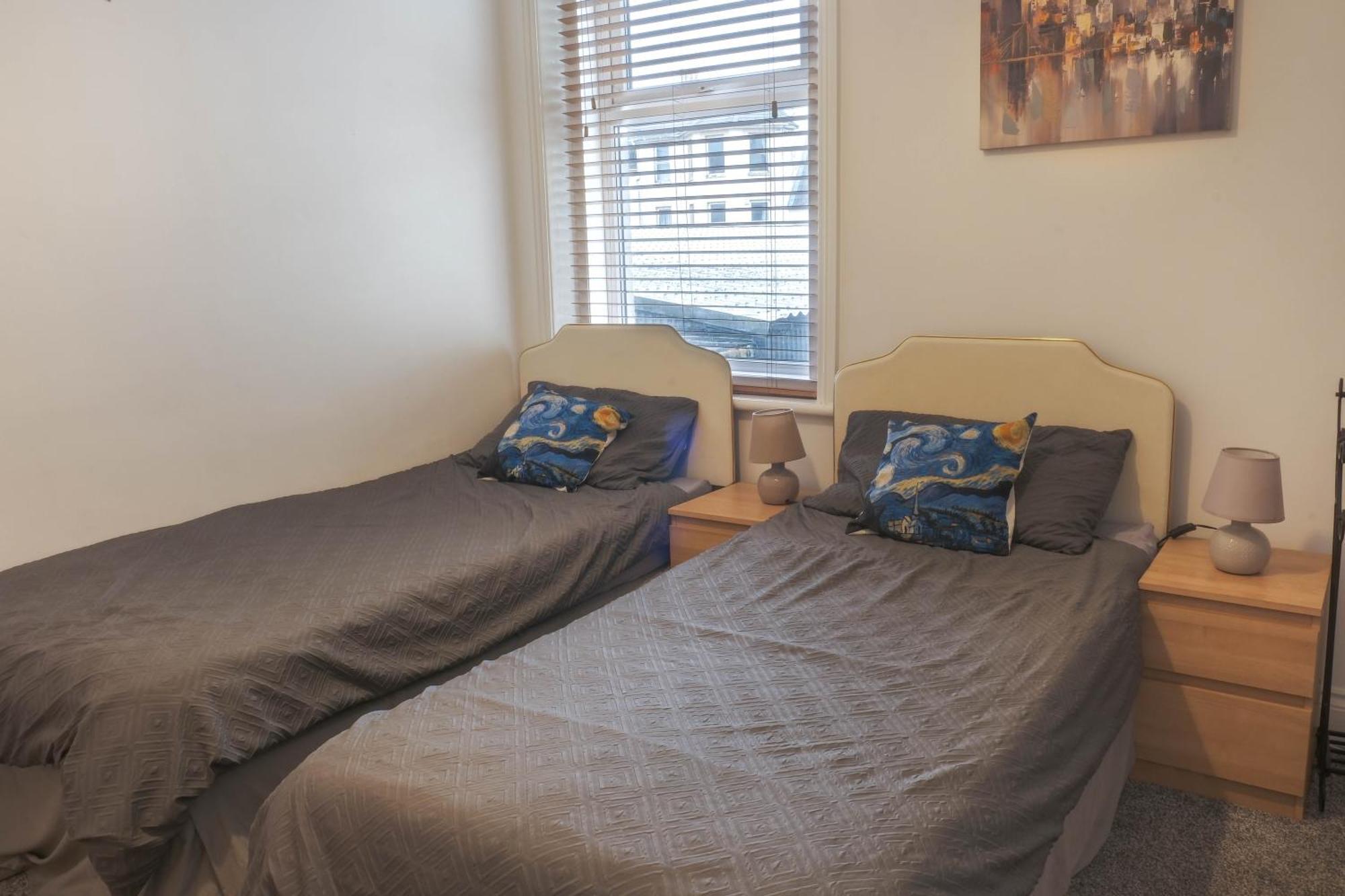 Bournemouth Beachfront Retreat 3 Bedroom 3 Bathroom Seaside B&B With Free Parking Kültér fotó