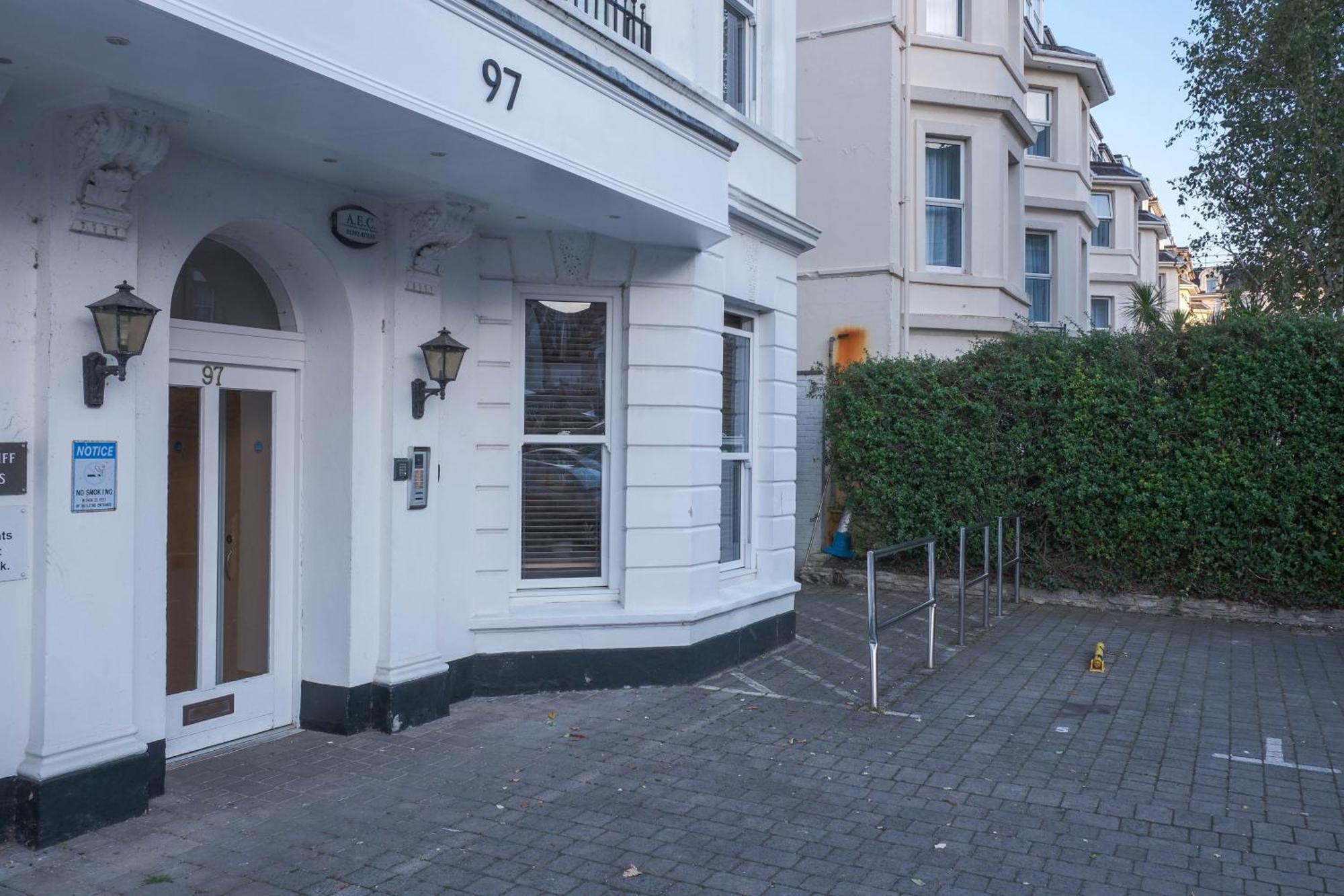 Bournemouth Beachfront Retreat 3 Bedroom 3 Bathroom Seaside B&B With Free Parking Kültér fotó