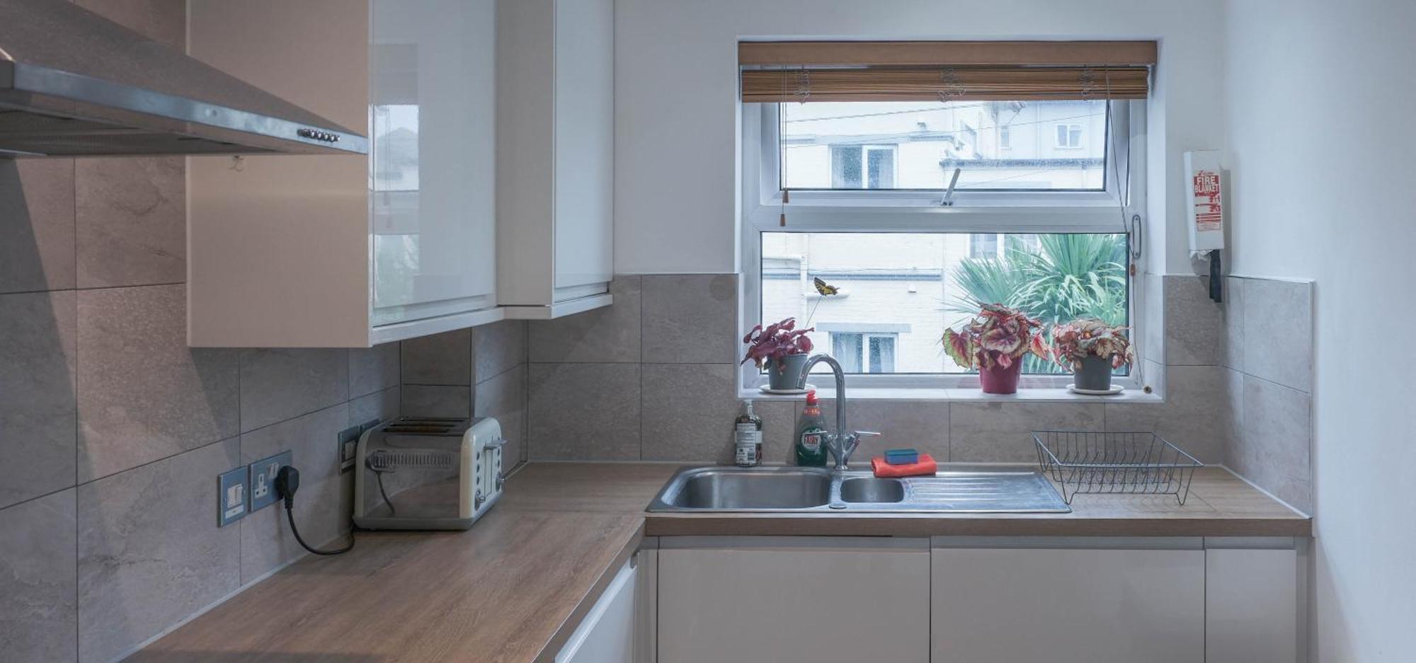 Bournemouth Beachfront Retreat 3 Bedroom 3 Bathroom Seaside B&B With Free Parking Kültér fotó