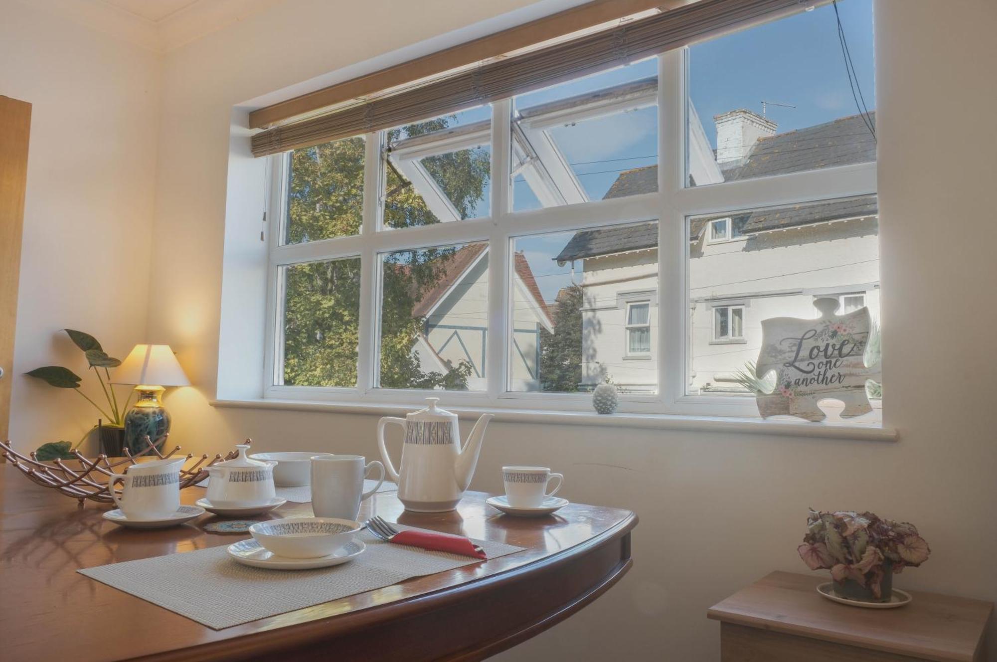Bournemouth Beachfront Retreat 3 Bedroom 3 Bathroom Seaside B&B With Free Parking Kültér fotó
