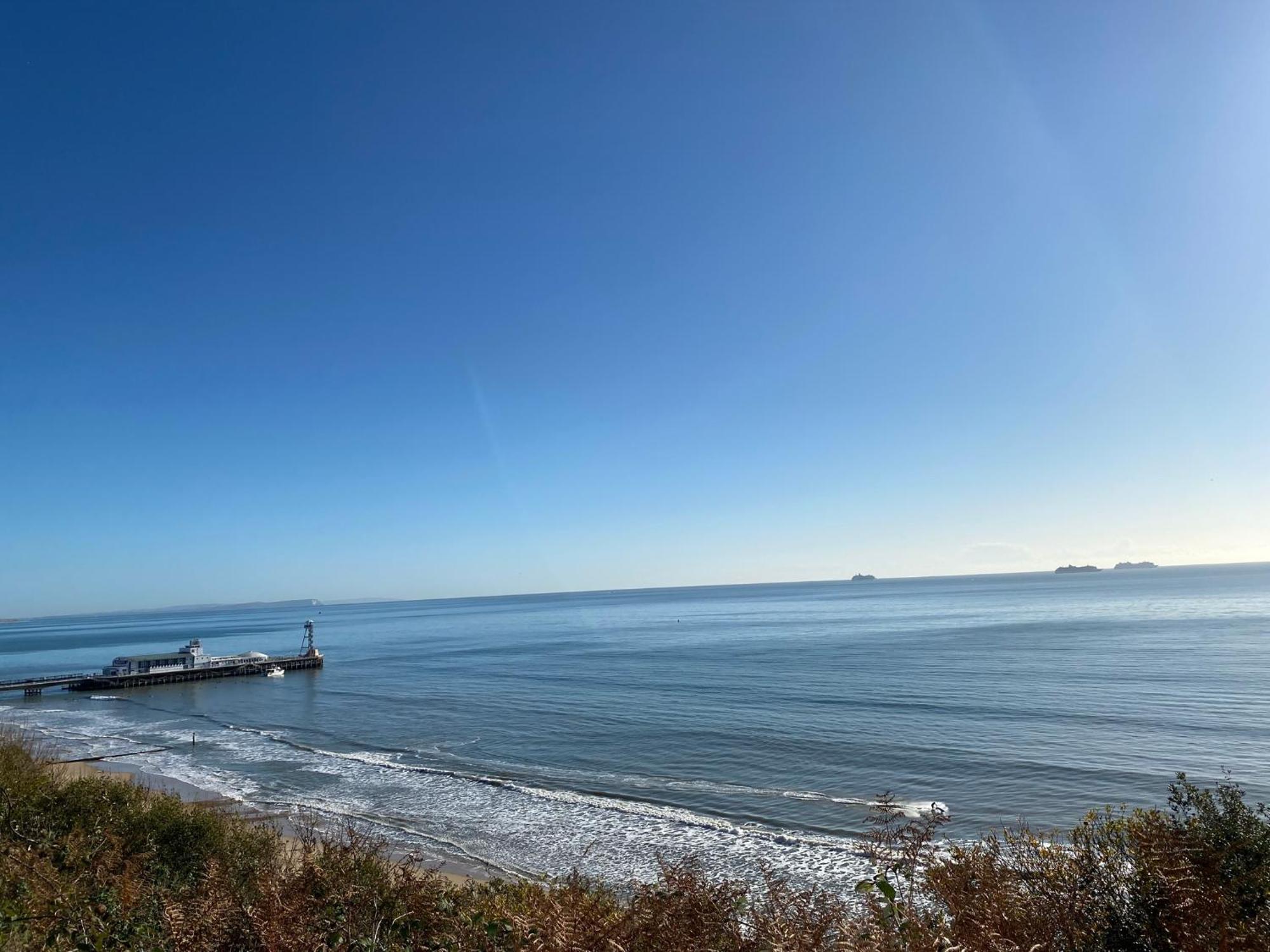 Bournemouth Beachfront Retreat 3 Bedroom 3 Bathroom Seaside B&B With Free Parking Kültér fotó